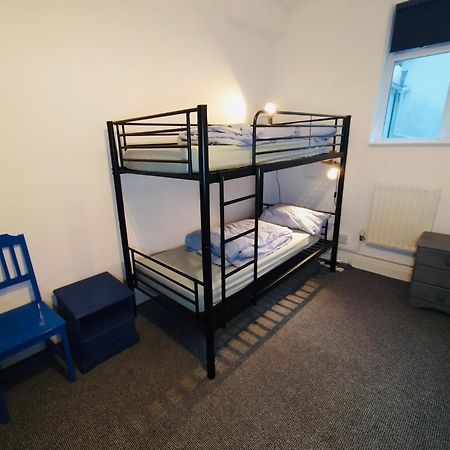 Ocean Backpackers Self-Catering Hostel Илфракомб Екстериор снимка