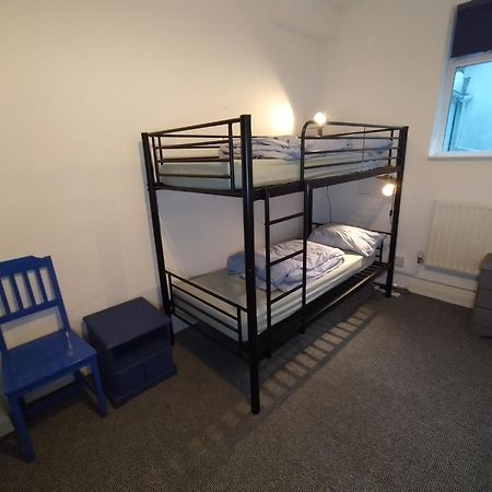Ocean Backpackers Self-Catering Hostel Илфракомб Екстериор снимка