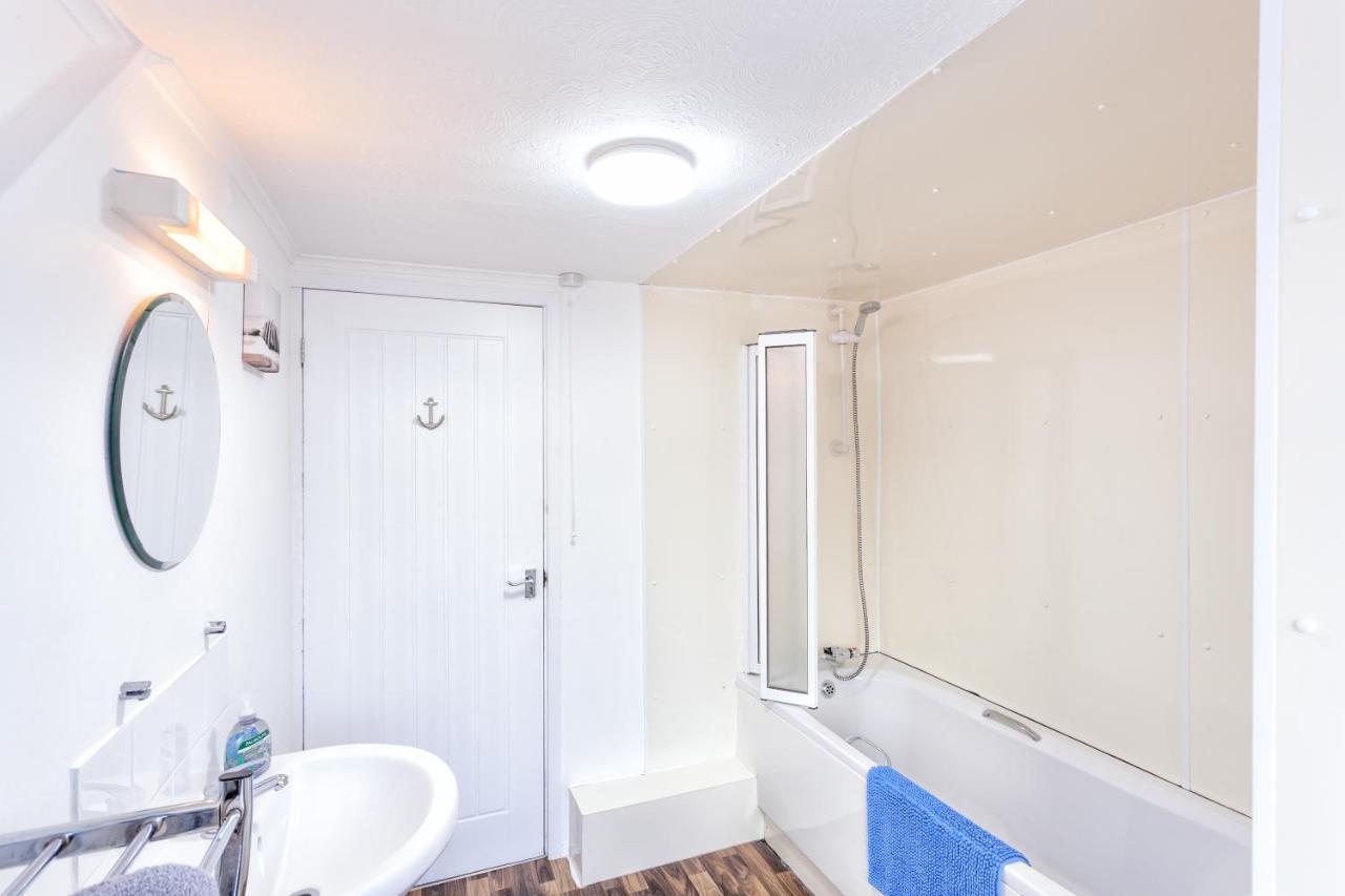 Ocean Backpackers Self-Catering Hostel Илфракомб Екстериор снимка