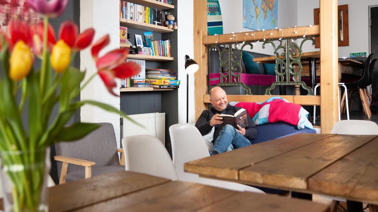 Ocean Backpackers Self-Catering Hostel Илфракомб Екстериор снимка