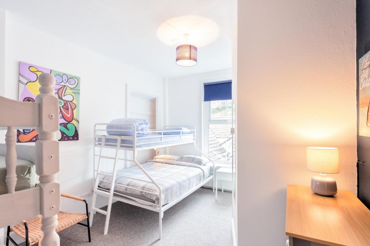 Ocean Backpackers Self-Catering Hostel Илфракомб Екстериор снимка