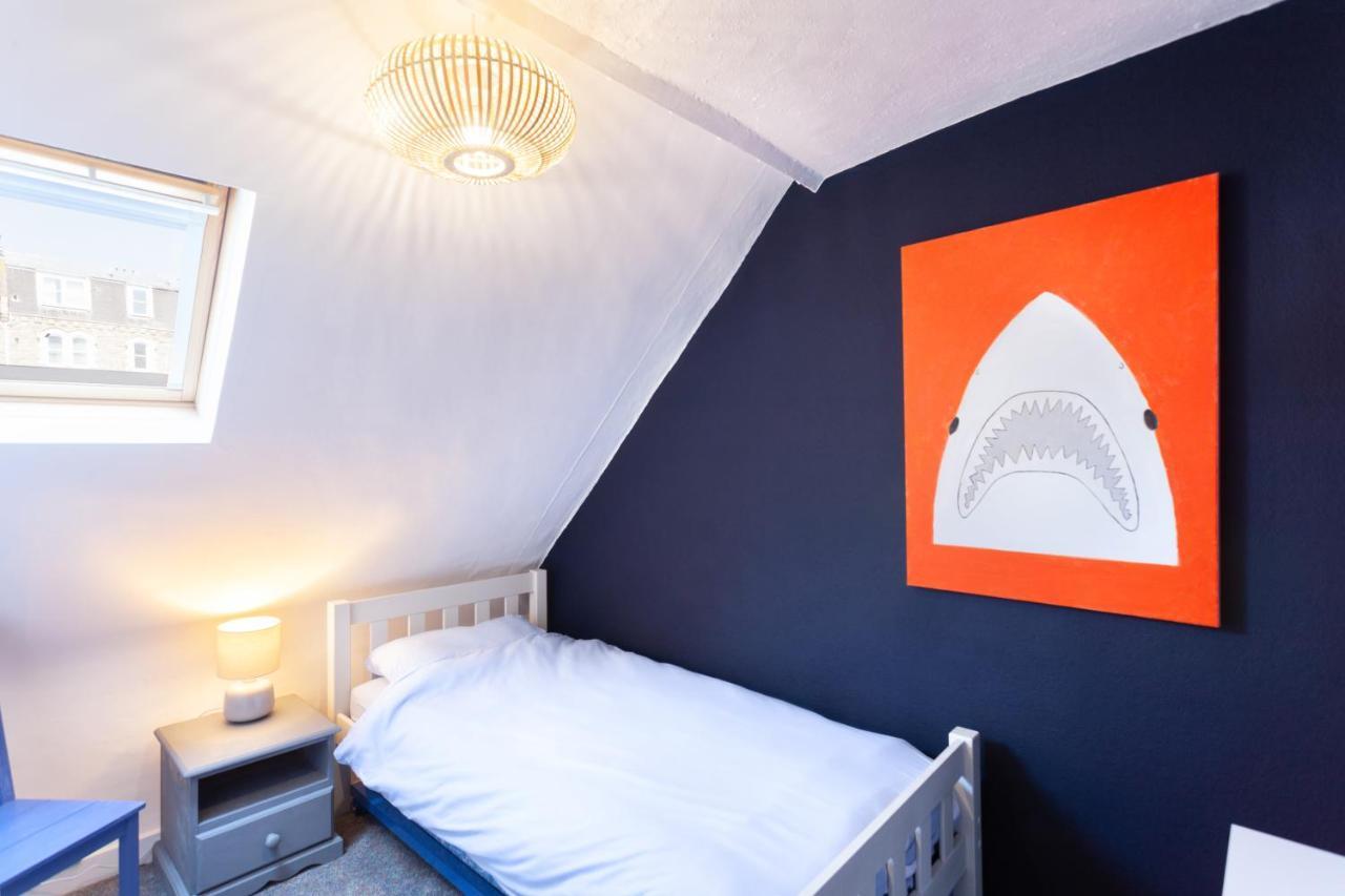 Ocean Backpackers Self-Catering Hostel Илфракомб Екстериор снимка