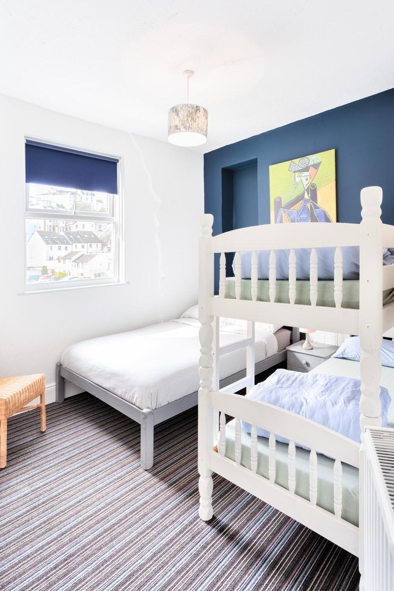 Ocean Backpackers Self-Catering Hostel Илфракомб Екстериор снимка