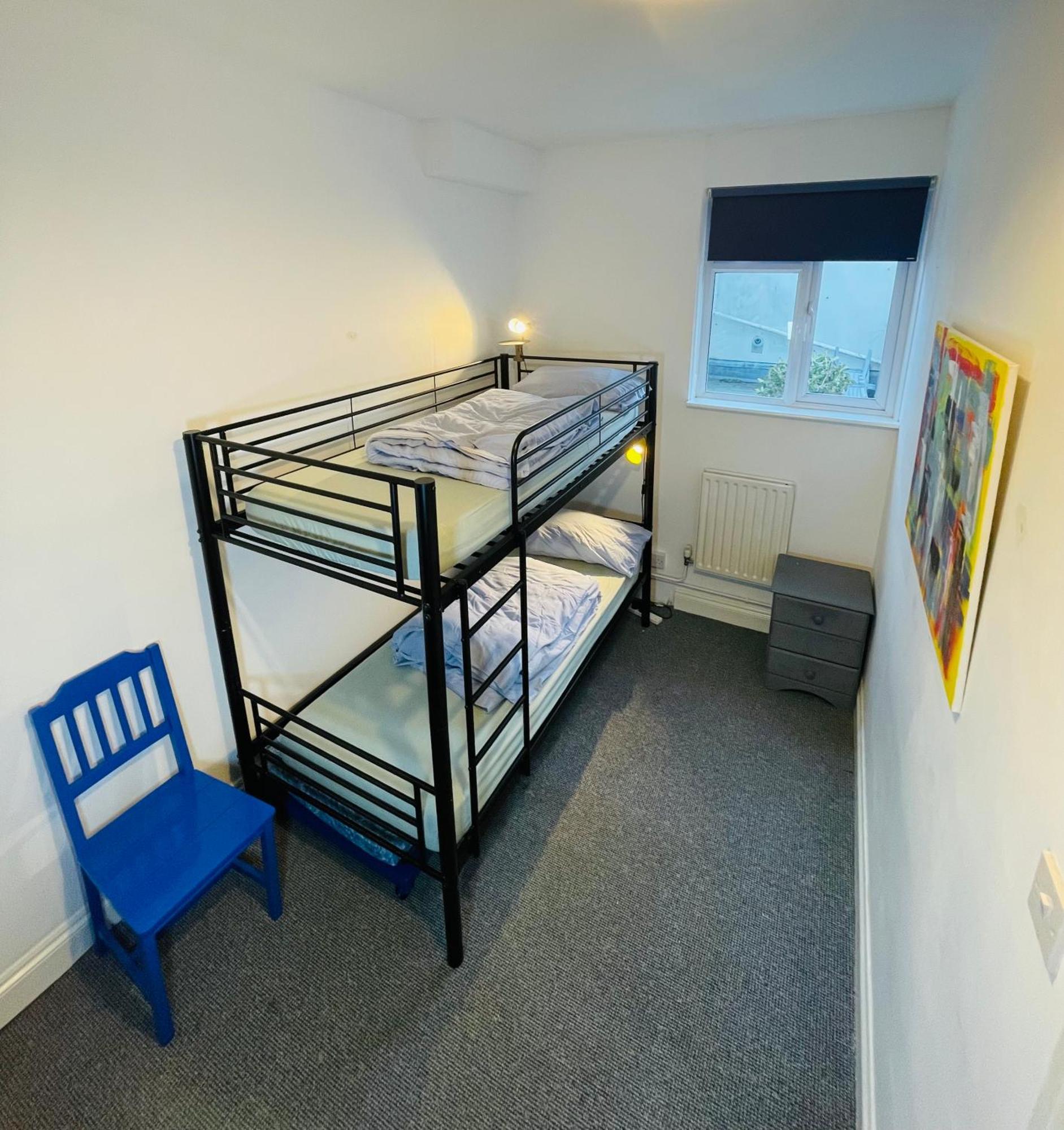 Ocean Backpackers Self-Catering Hostel Илфракомб Екстериор снимка