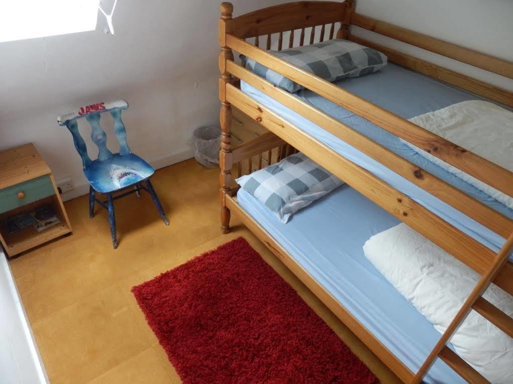 Ocean Backpackers Self-Catering Hostel Илфракомб Екстериор снимка