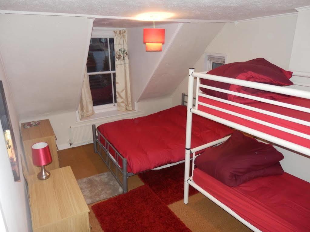 Ocean Backpackers Self-Catering Hostel Илфракомб Екстериор снимка