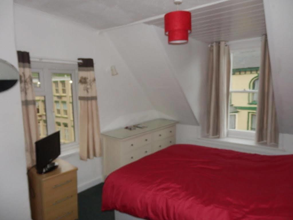 Ocean Backpackers Self-Catering Hostel Илфракомб Екстериор снимка