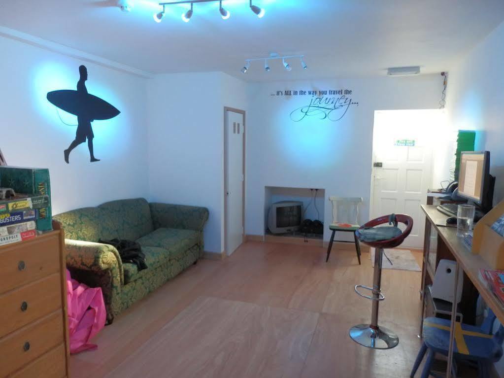 Ocean Backpackers Self-Catering Hostel Илфракомб Екстериор снимка
