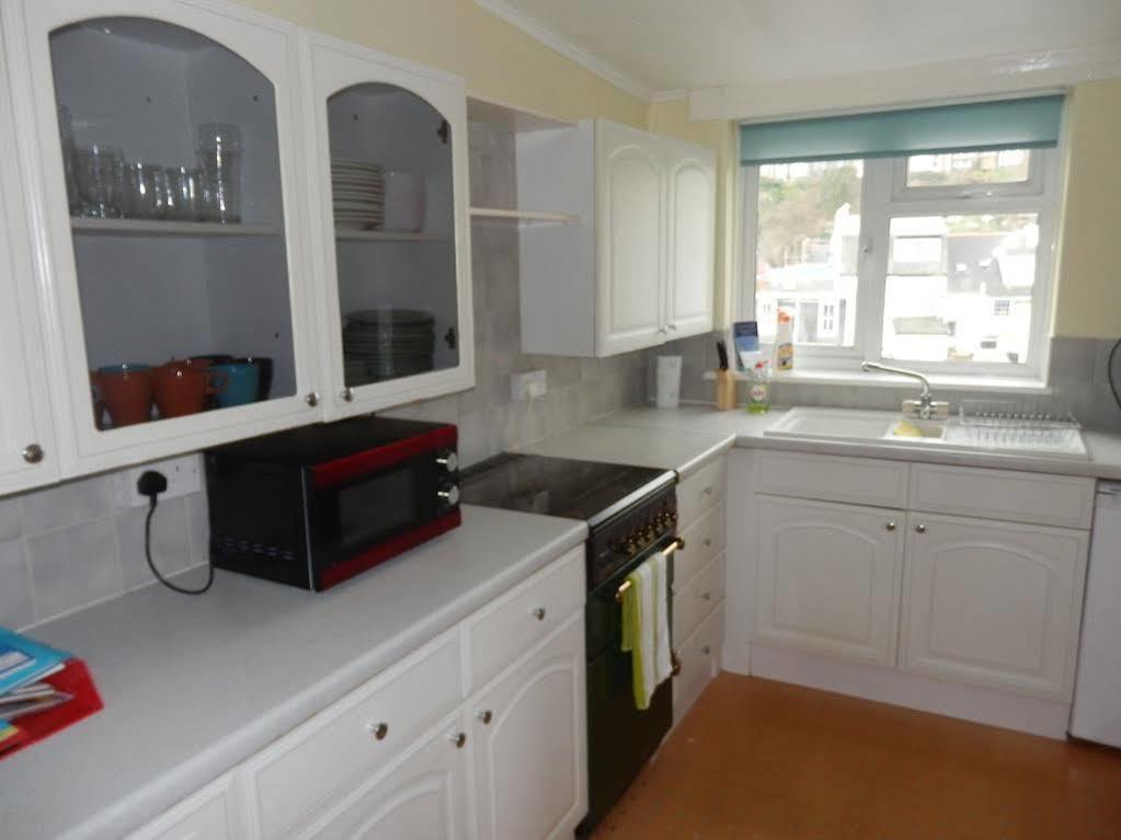 Ocean Backpackers Self-Catering Hostel Илфракомб Екстериор снимка