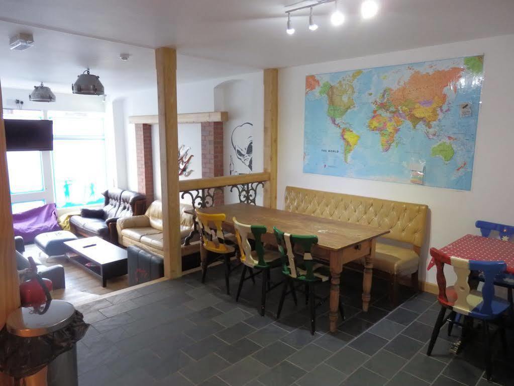 Ocean Backpackers Self-Catering Hostel Илфракомб Екстериор снимка