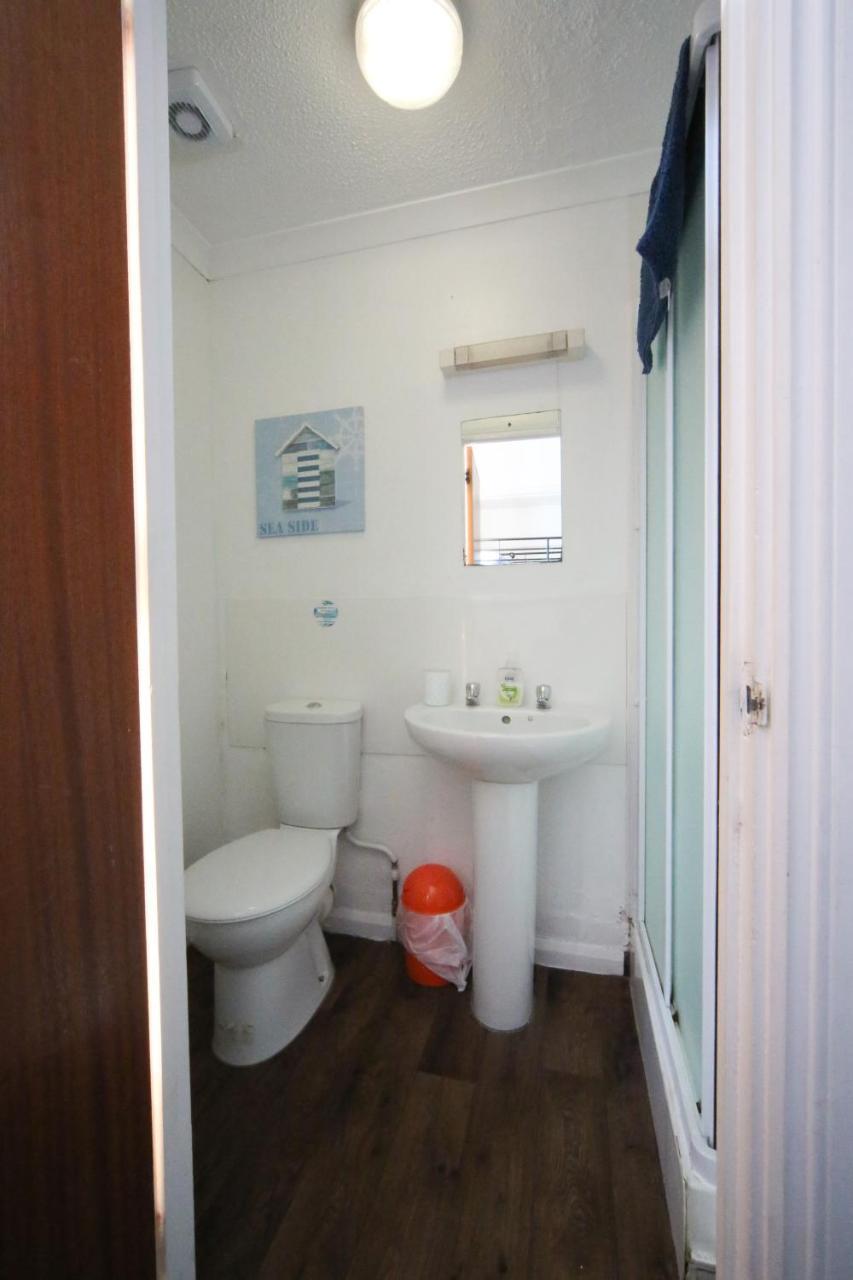 Ocean Backpackers Self-Catering Hostel Илфракомб Екстериор снимка